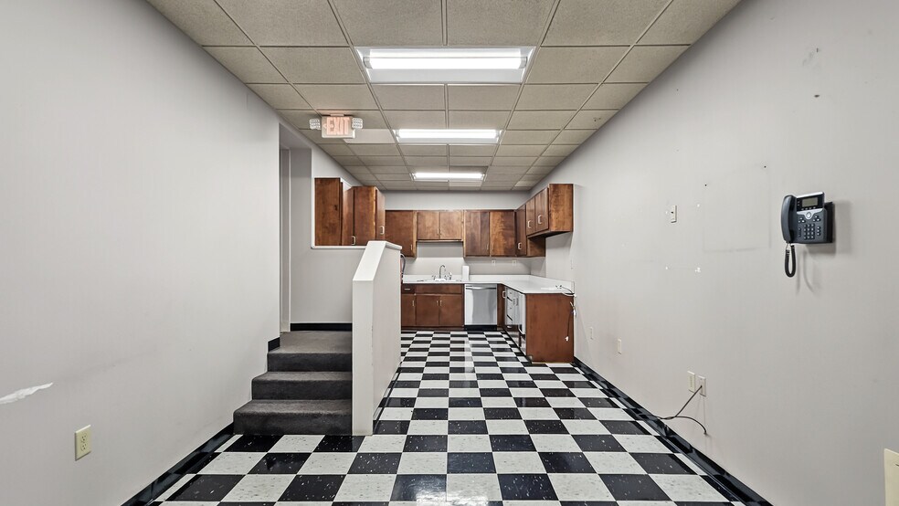More Photos Of 112 N Jefferson St, Athens Bank For Lease