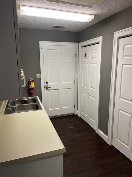 More Photos Of 679 Hospital Rd, Commerce Medical For Lease