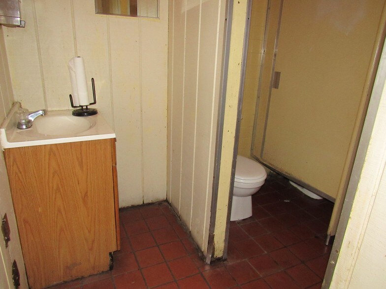 More Photos Of 451 N Main St, Akron Freestanding For Sale