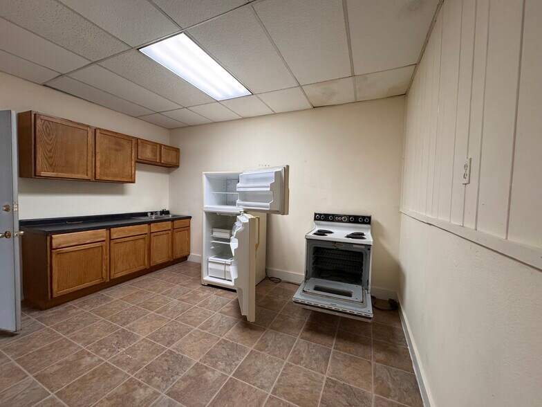 More Photos Of 118 S Lafayette St, Macomb Storefront Retail Residential For Sale