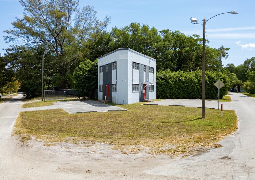 More Photos Of 595 NW 91st St, Miami Office Residential For Sale