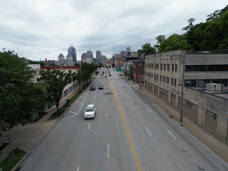 More Photos Of 1635 Reading Rd, Cincinnati Loft Creative Space For Lease