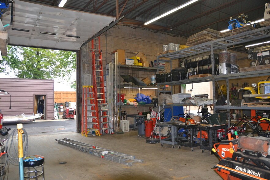 More Photos Of 318 N Milwaukee Ave, Wheeling Storefront For Lease