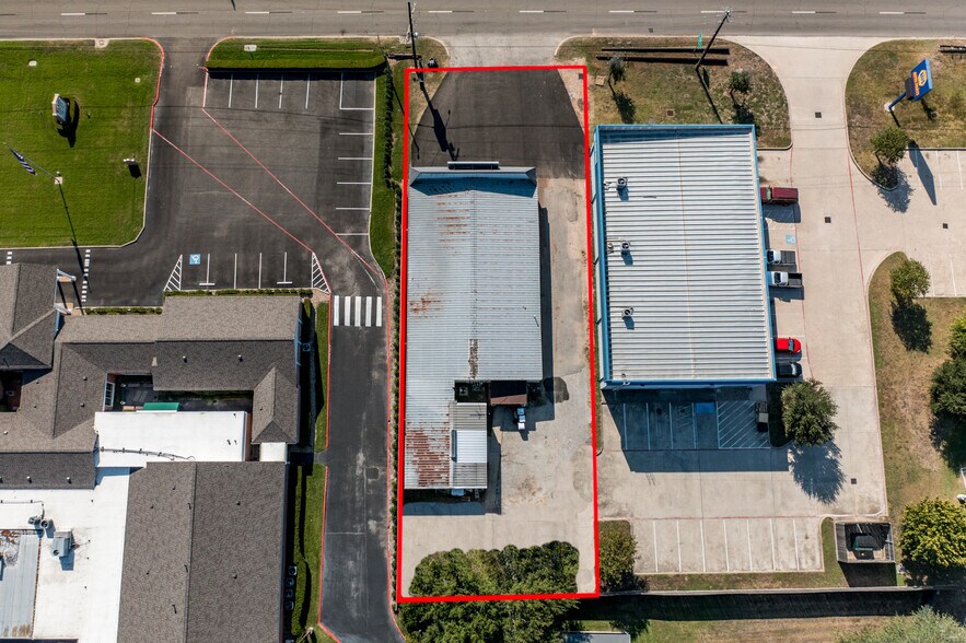 More Photos Of 1404 W Main St, Tomball General Retail For Sale