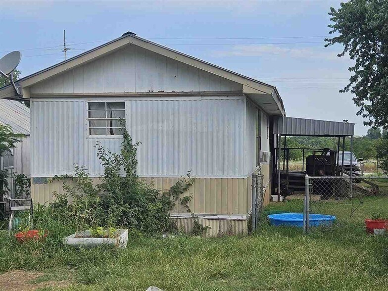 More Photos Of 67 Ash Ave, Elgin Trailer Camper Park For Sale
