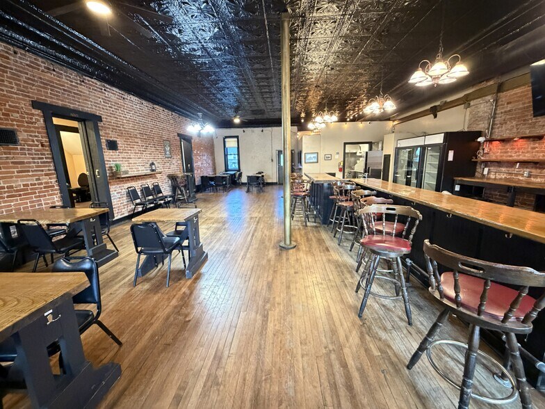 More Photos Of 244 N Main St, Monticello Flex For Sale