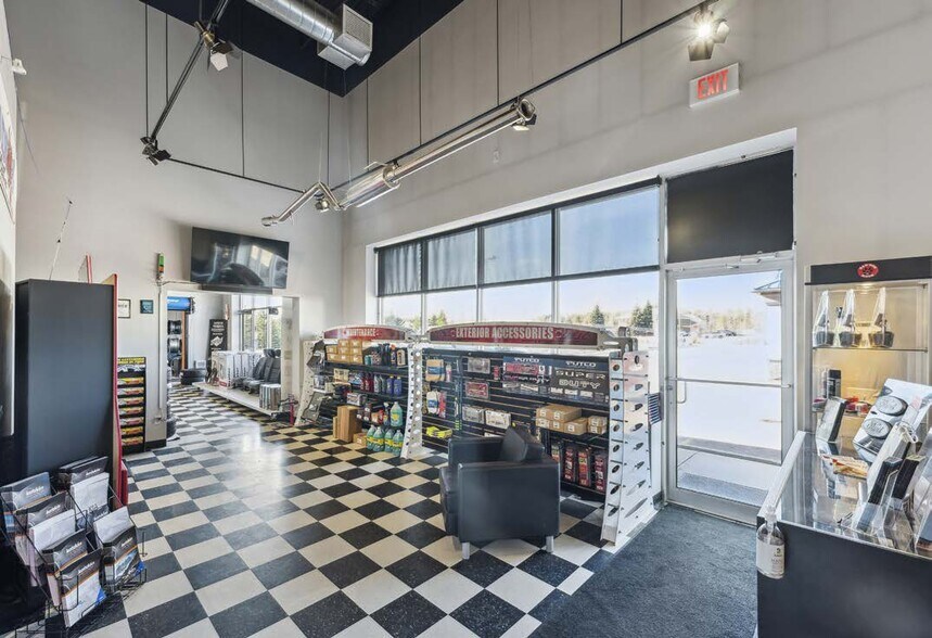 More Photos Of 670 Riddell Rd, Orangeville Freestanding For Sale