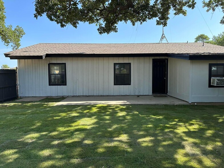 More Photos Of 817 FM 1810, Decatur Trailer Camper Park For Sale