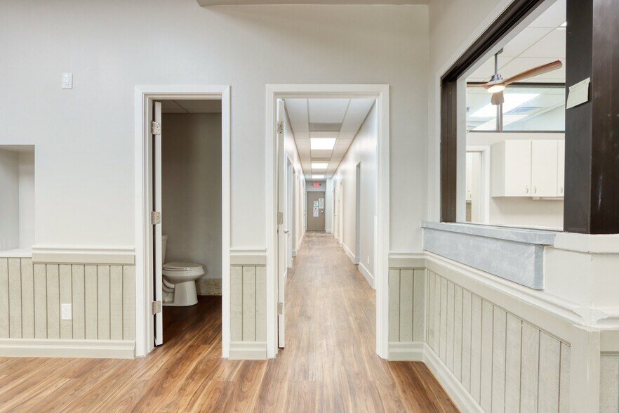 More Photos Of 1717 N Garrett Ave, Dallas Medical For Sale