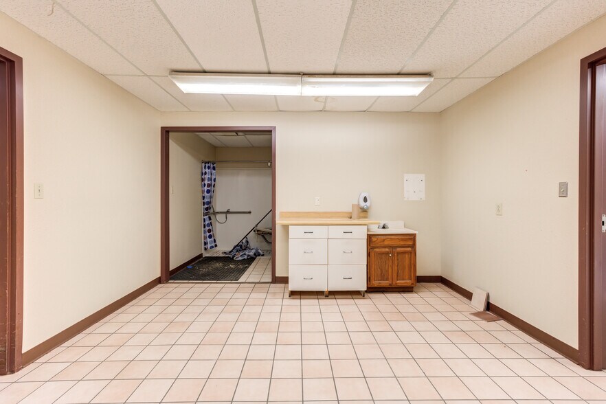 More Photos Of 3802-3806 Interstate 27, Lubbock Office For Sale