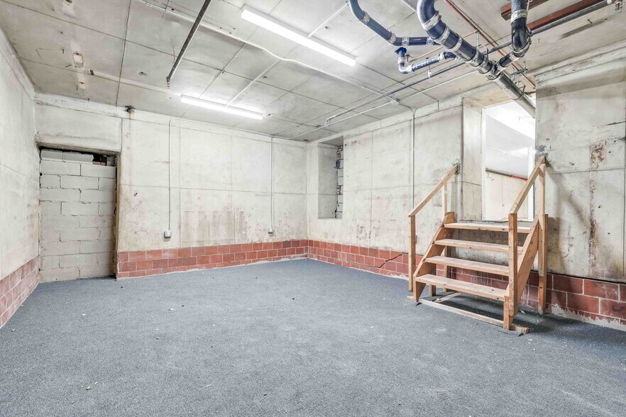 More Photos Of 5652 Myrtle Ave, Ridgewood Apartments For Lease