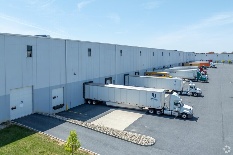 More Photos Of 3863 Courtney St, Bethlehem Light Distribution For Lease