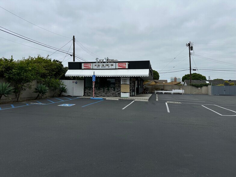 More Photos Of 17055 Newland St, Huntington Beach Unknown For Lease