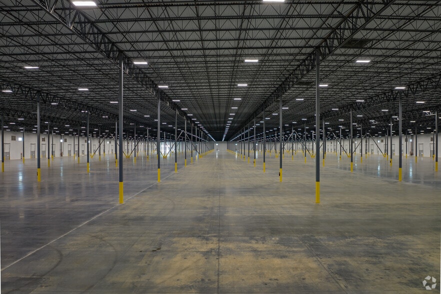 More Photos Of 2400 Stateline Rd W, Southaven Distribution For Lease