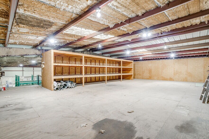 More Photos Of 1600 FM 3433, Newark Warehouse For Sale