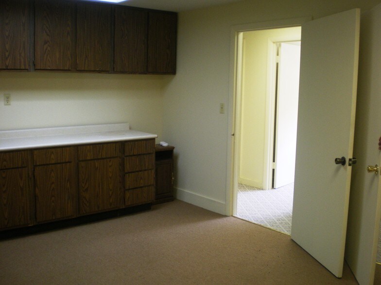 More Photos Of 4939 State Highway 23, Norwich Medical For Sale