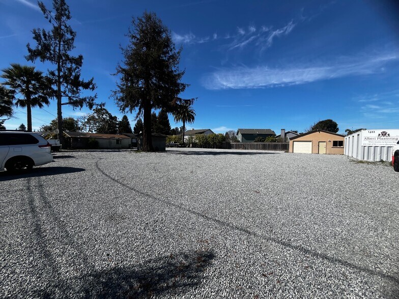 More Photos Of 1233 Thompson Ave, Santa Cruz Contractor Storage Yard For Lease