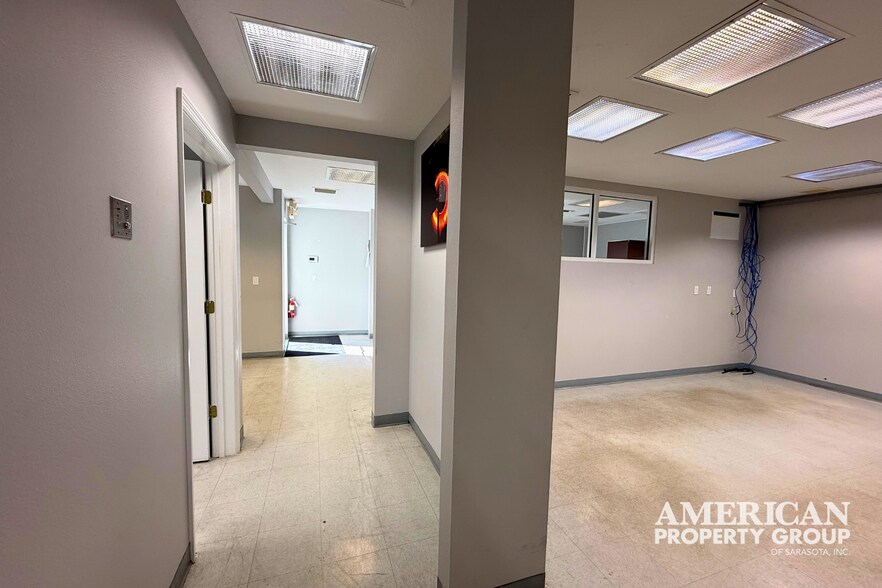 More Photos Of 6055 Porter Way, Sarasota Warehouse For Lease