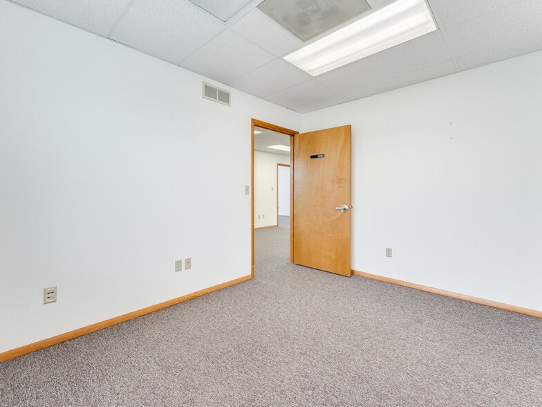 More Photos Of 2275 NE McDaniel Ln, Mcminnville Office For Lease