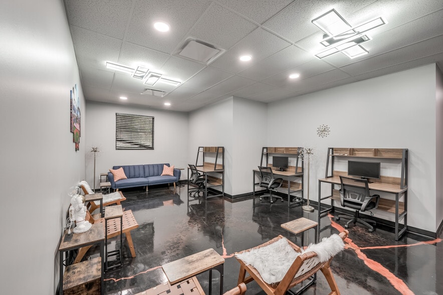 More Photos Of 21755 N I-45 Fwy, Spring Flex For Sale