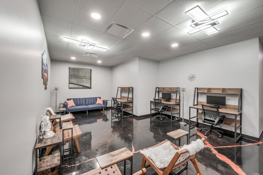 More Photos Of 21755 N I-45 Fwy, Spring Flex For Sale