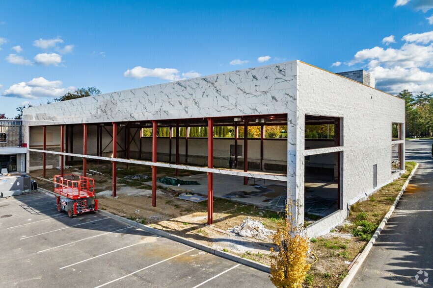 More Photos Of 1870 E Jericho Tpke, Huntington General Retail For Lease