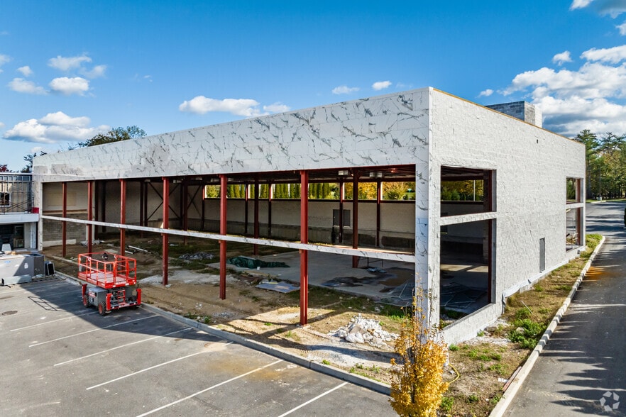 More Photos Of 1870 E Jericho Tpke, Huntington General Retail For Lease