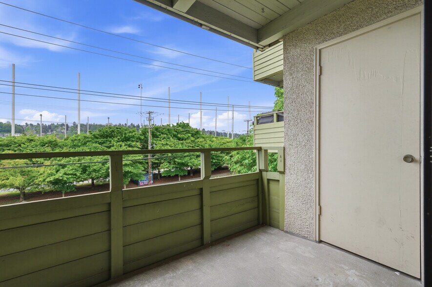 More Photos Of 2820 15th W, Seattle Apartments For Sale