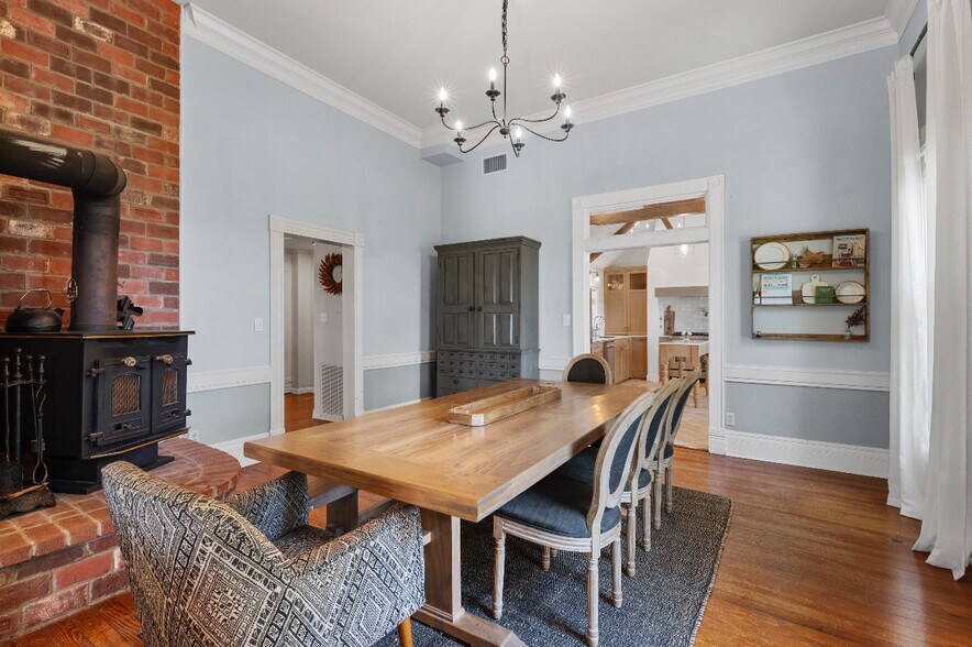 More Photos Of 301 Avenue I, Valley Mills Specialty For Sale