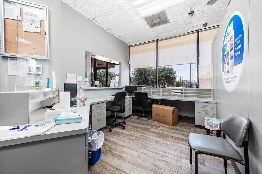 More Photos Of 8530 S Braeswood Blvd, Houston Freestanding For Lease
