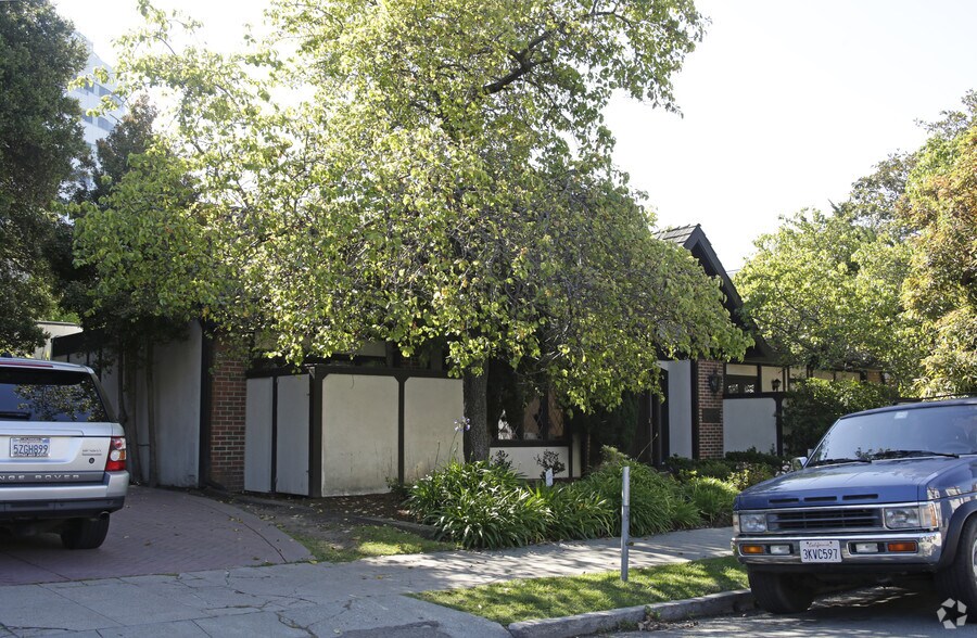 Primary Photo Of 3318 Elm St, Oakland Medical For Lease