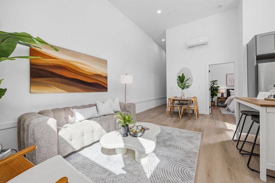 More Photos Of 2730 23rd St, San Francisco Showroom For Sale