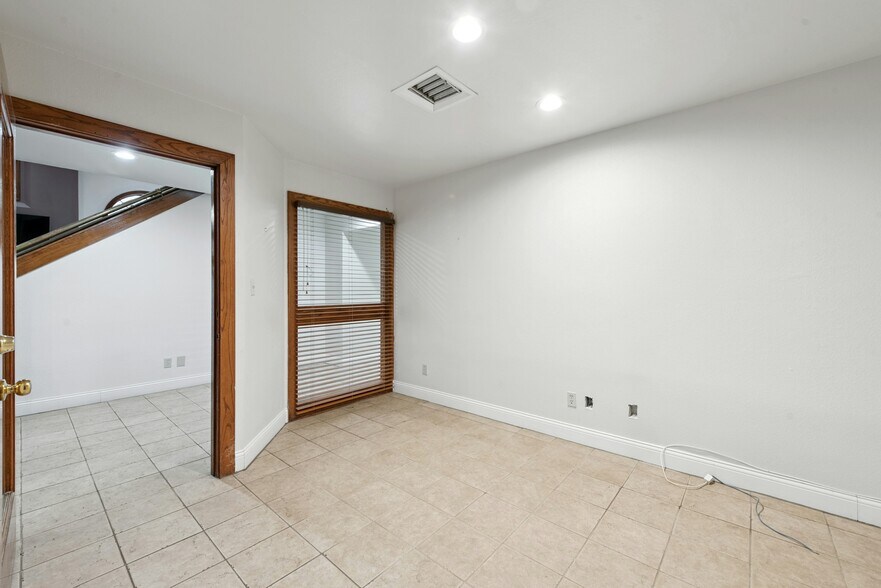 More Photos Of 7685 Northcross Dr, Austin Office For Lease