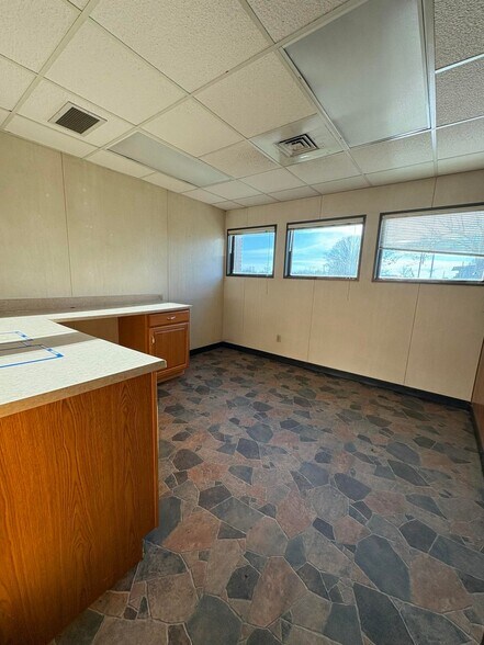 More Photos Of 340 Bogle St, Somerset Medical For Sale