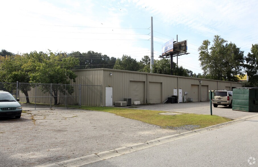 More Photos Of 4040-4050 Ashley Phosphate Rd, Charleston Light Distribution For Lease