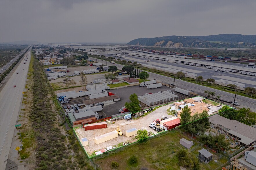 More Photos Of 18642 Cajon Blvd, San Bernardino Warehouse For Sale