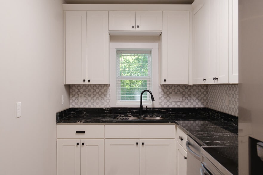 More Photos Of 14 Red Maple Dr, Weaverville Multifamily For Sale