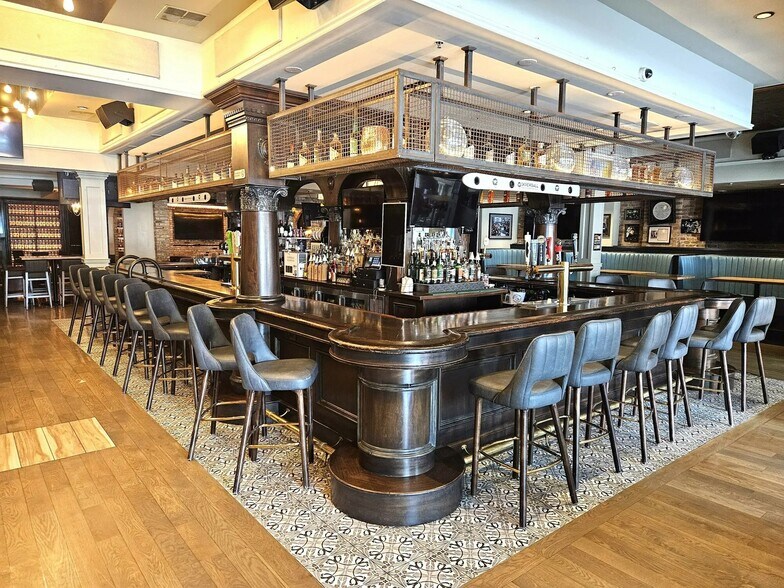 More Photos Of 1525 N Wells St, Chicago Storefront For Lease