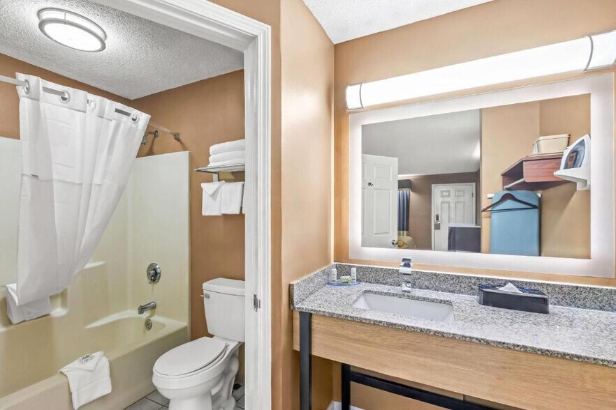 More Photos Of 164 Jameson Inn Dr, Forest City Hotel For Sale