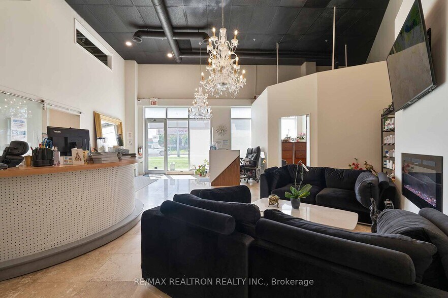 More Photos Of 11685 Yonge St, Richmond Hill Office For Sale