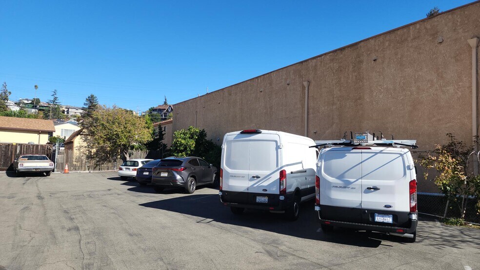 More Photos Of 17180-17200 Foothill Blvd, Castro Valley Warehouse For Lease