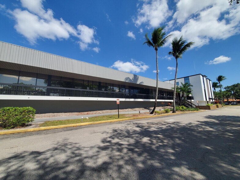 More Photos Of 1860 N Pine Island Rd, Plantation Office For Lease