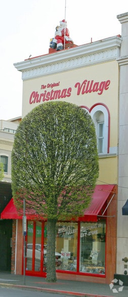 More Photos Of 1323 Government St, Victoria Storefront For Lease