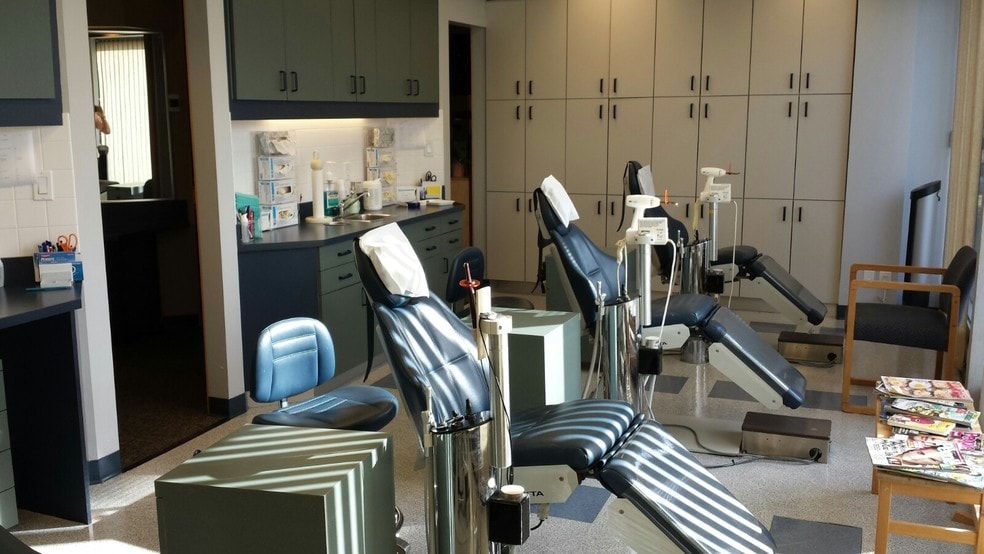 More Photos Of 2755 Lougheed Hwy, Port Coquitlam Unknown For Lease