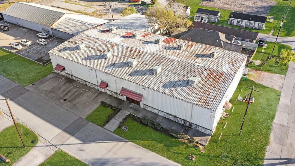 More Photos Of 8012 Endor, Houston Warehouse For Lease