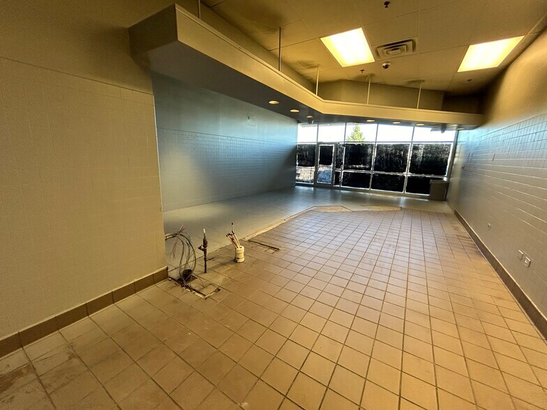 More Photos Of 12052-12070 S Cicero Ave, Alsip Freestanding For Sale