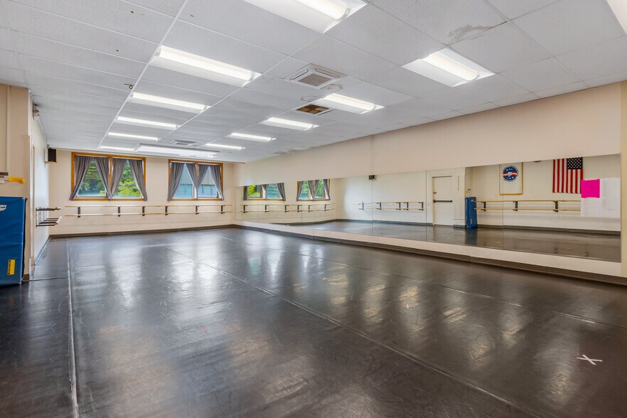 More Photos Of 813 8th St, Greeley General Retail For Lease