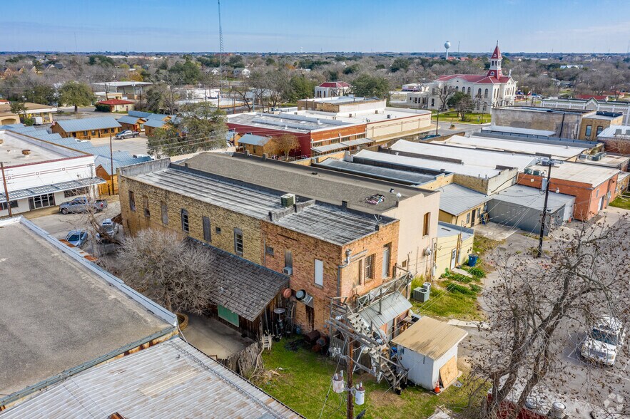 More Photos Of 1311 3rd St, Floresville Loft Creative Space For Lease