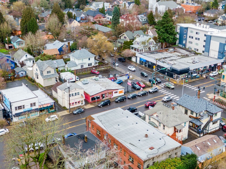 More Photos Of 3341-3343 SE Hawthorne Blvd, Portland Freestanding For Sale