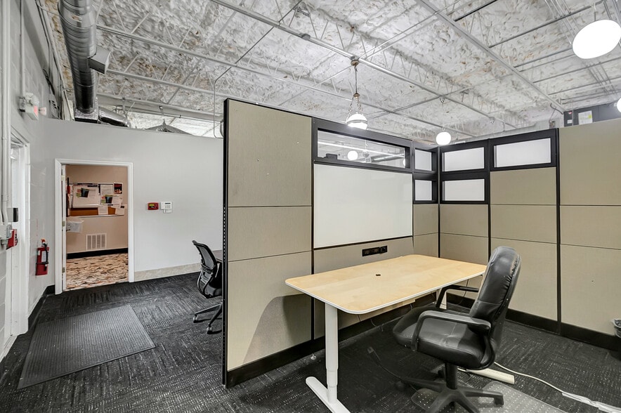 More Photos Of 450 94th Ave N, Saint Petersburg Freestanding For Lease